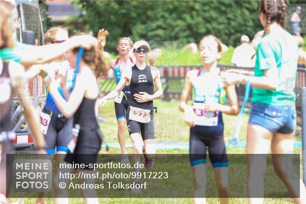 21.06.2026 - 29. Vierlanden-Triathlon Andreas Tolksdorf http://msf.ph/oto/9917223 21.06.2026 15:07:50 Ziel 1272, 1284, 1313, 1333 meine-sportfotos.de