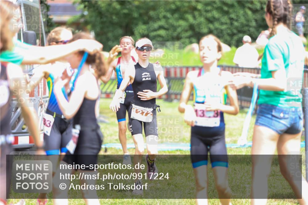 21.06.2026 - 29. Vierlanden-Triathlon Andreas Tolksdorf http://msf.ph/oto/9917224 21.06.2026 15:07:50 Ziel 1272, 1284, 1313, 1333 meine-sportfotos.de
