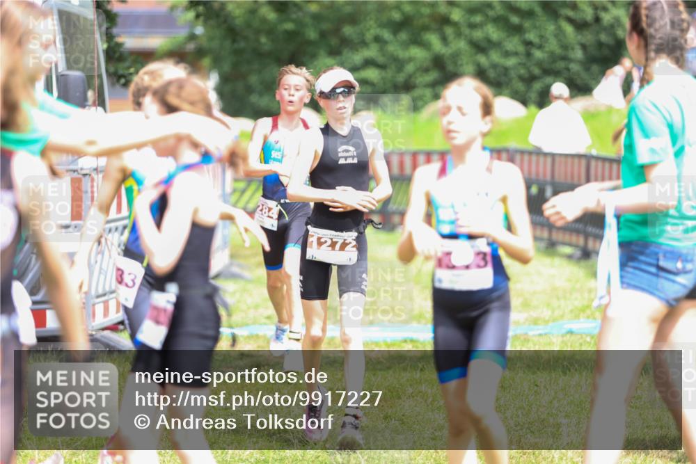 21.06.2026 - 29. Vierlanden-Triathlon Andreas Tolksdorf http://msf.ph/oto/9917227 21.06.2026 15:07:50 Ziel 1272, 1284, 1313, 1333 meine-sportfotos.de