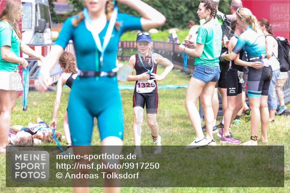 21.06.2026 - 29. Vierlanden-Triathlon Andreas Tolksdorf http://msf.ph/oto/9917250 21.06.2026 15:08:35 Ziel 1231, 1265, 1299, 1300, 1323, 1324 meine-sportfotos.de