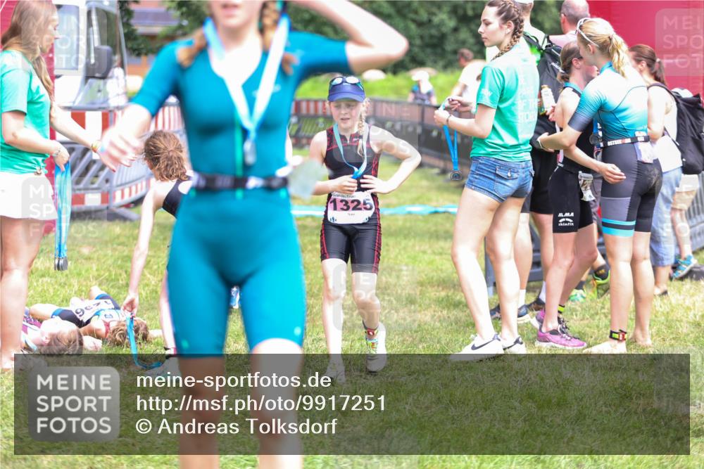 21.06.2026 - 29. Vierlanden-Triathlon Andreas Tolksdorf http://msf.ph/oto/9917251 21.06.2026 15:08:35 Ziel 1231, 1265, 1299, 1300, 1323, 1324 meine-sportfotos.de