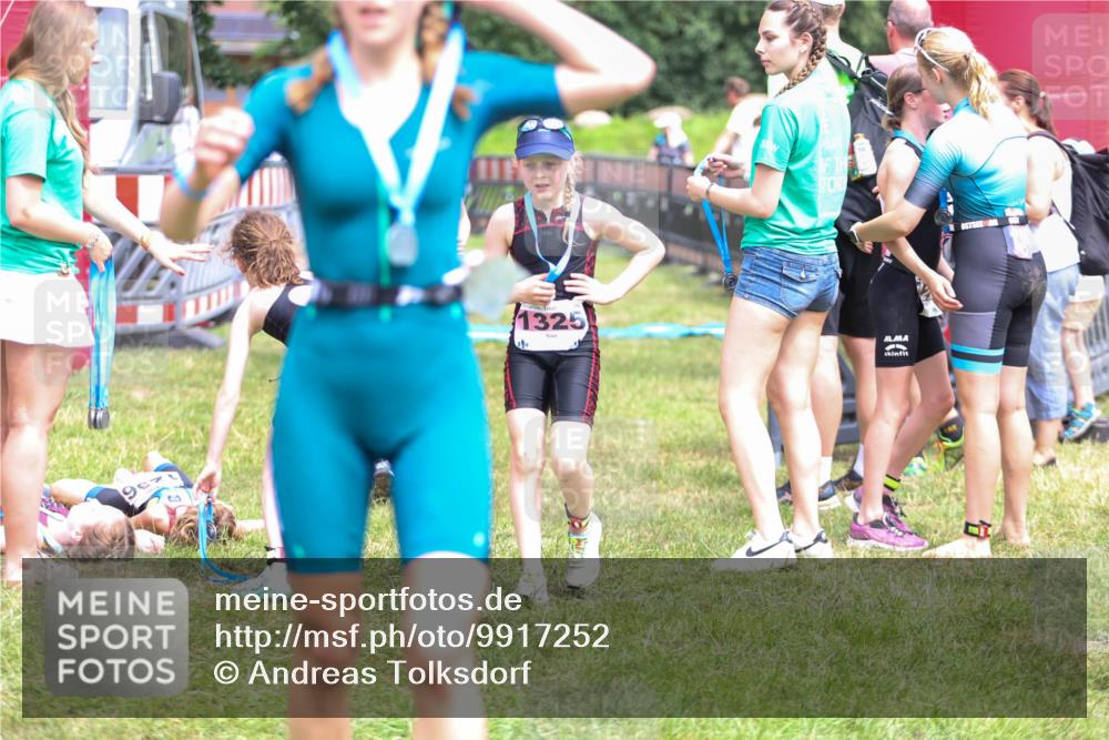 21.06.2026 - 29. Vierlanden-Triathlon Andreas Tolksdorf http://msf.ph/oto/9917252 21.06.2026 15:08:35 Ziel 1231, 1265, 1299, 1300, 1323, 1324 meine-sportfotos.de