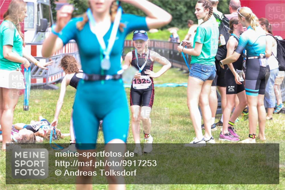 21.06.2026 - 29. Vierlanden-Triathlon Andreas Tolksdorf http://msf.ph/oto/9917253 21.06.2026 15:08:35 Ziel 1231, 1265, 1299, 1300, 1323, 1324 meine-sportfotos.de