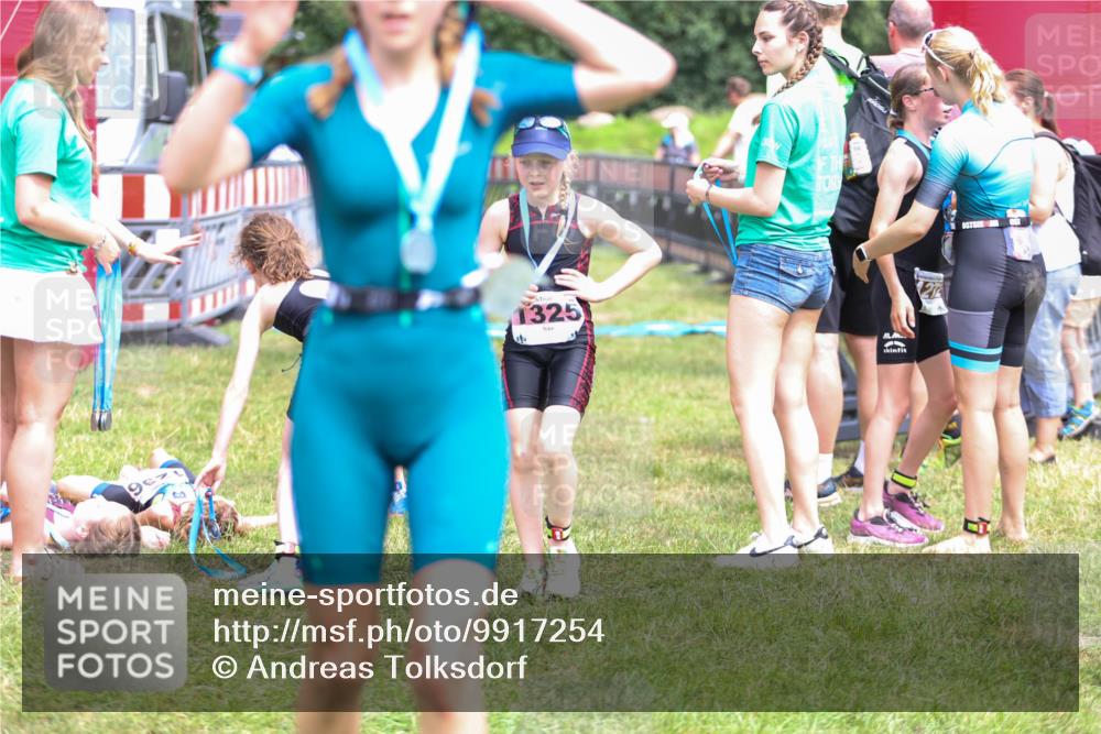21.06.2026 - 29. Vierlanden-Triathlon Andreas Tolksdorf http://msf.ph/oto/9917254 21.06.2026 15:08:35 Ziel 1231, 1265, 1299, 1300, 1323, 1324 meine-sportfotos.de