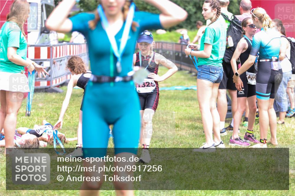 21.06.2026 - 29. Vierlanden-Triathlon Andreas Tolksdorf http://msf.ph/oto/9917256 21.06.2026 15:08:35 Ziel 1231, 1265, 1299, 1300, 1323, 1324 meine-sportfotos.de