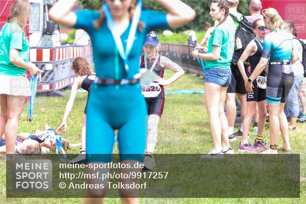 21.06.2026 - 29. Vierlanden-Triathlon Andreas Tolksdorf http://msf.ph/oto/9917257 21.06.2026 15:08:35 Ziel 1231, 1265, 1299, 1300, 1323, 1324 meine-sportfotos.de