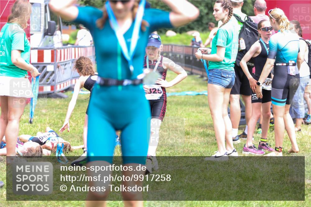 21.06.2026 - 29. Vierlanden-Triathlon Andreas Tolksdorf http://msf.ph/oto/9917258 21.06.2026 15:08:35 Ziel 1231, 1265, 1299, 1300, 1323, 1324 meine-sportfotos.de