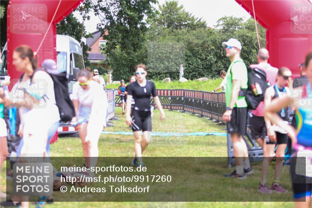 21.06.2026 - 29. Vierlanden-Triathlon Andreas Tolksdorf http://msf.ph/oto/9917260 21.06.2026 15:08:50 Ziel 1231, 1254, 1265, 1297 meine-sportfotos.de
