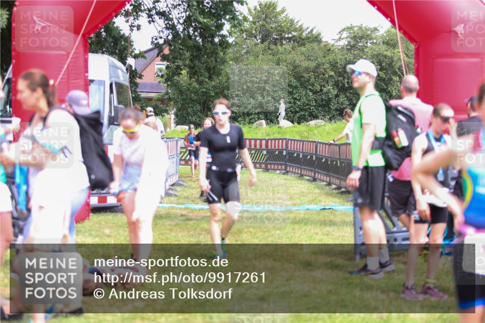 21.06.2026 - 29. Vierlanden-Triathlon Andreas Tolksdorf http://msf.ph/oto/9917261 21.06.2026 15:08:50 Ziel 1231, 1254, 1265, 1297 meine-sportfotos.de