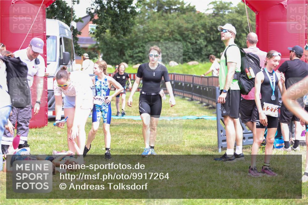 21.06.2026 - 29. Vierlanden-Triathlon Andreas Tolksdorf http://msf.ph/oto/9917264 21.06.2026 15:08:51 Ziel 1231, 1254, 1297 meine-sportfotos.de