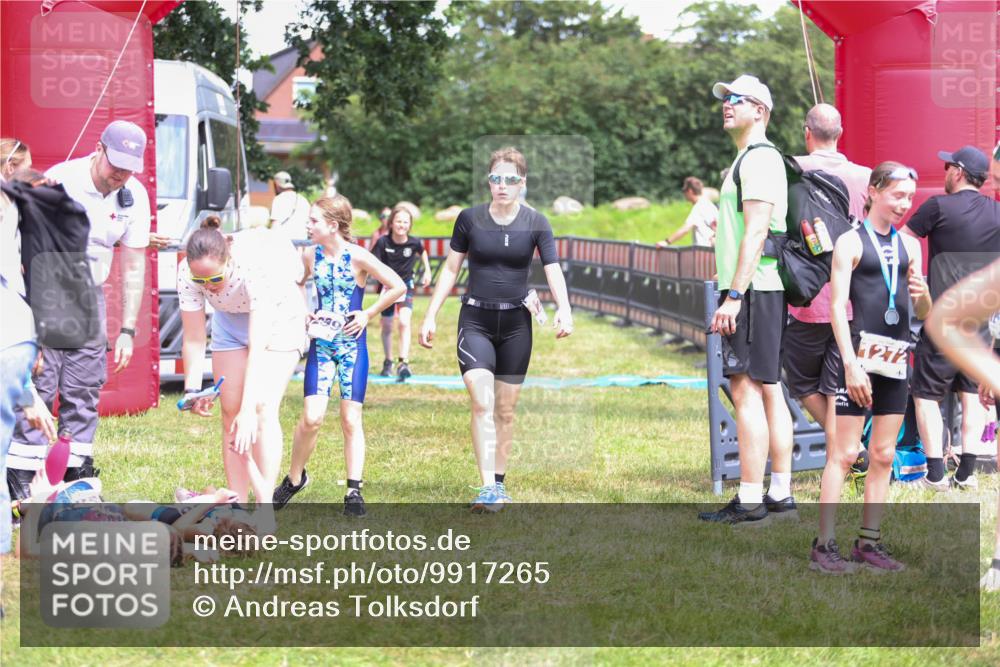 21.06.2026 - 29. Vierlanden-Triathlon Andreas Tolksdorf http://msf.ph/oto/9917265 21.06.2026 15:08:51 Ziel 1231, 1254, 1297 meine-sportfotos.de