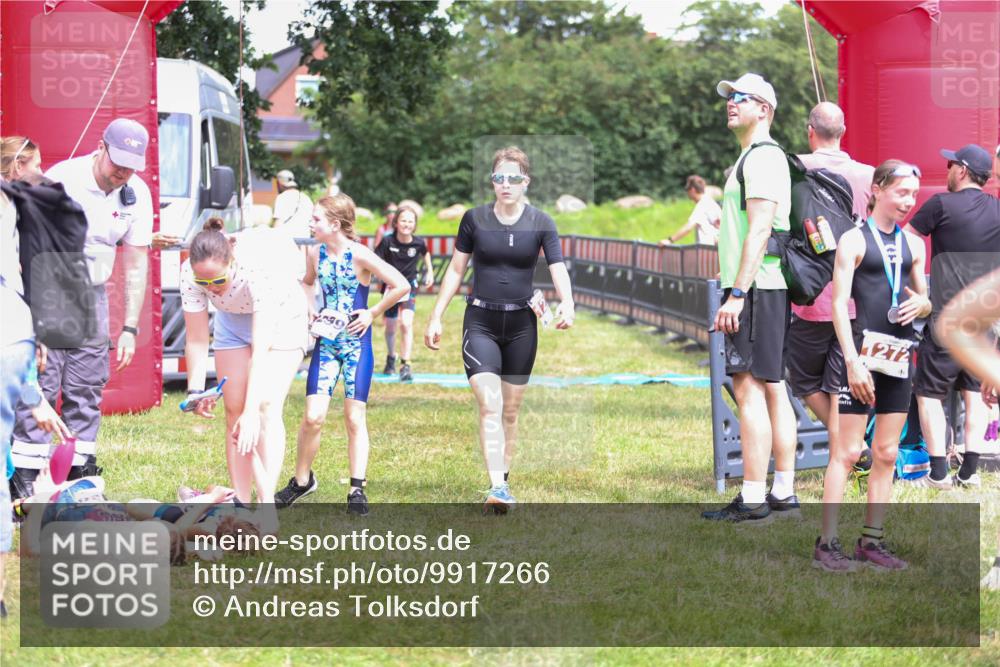 21.06.2026 - 29. Vierlanden-Triathlon Andreas Tolksdorf http://msf.ph/oto/9917266 21.06.2026 15:08:51 Ziel 1231, 1254, 1297 meine-sportfotos.de