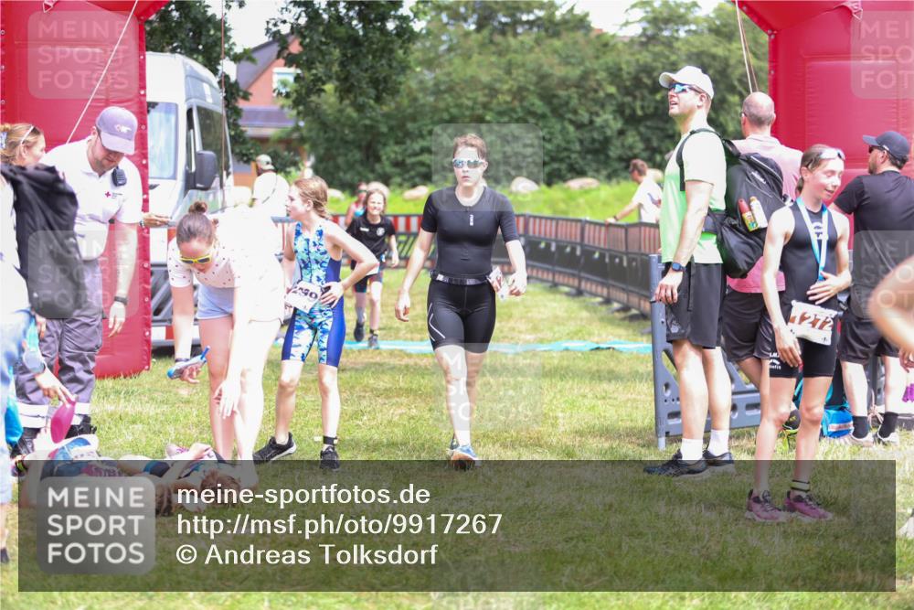 21.06.2026 - 29. Vierlanden-Triathlon Andreas Tolksdorf http://msf.ph/oto/9917267 21.06.2026 15:08:51 Ziel 1231, 1254, 1297 meine-sportfotos.de