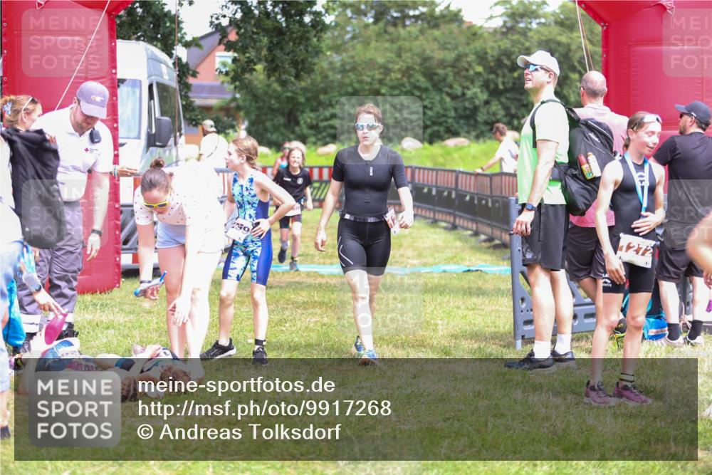 21.06.2026 - 29. Vierlanden-Triathlon Andreas Tolksdorf http://msf.ph/oto/9917268 21.06.2026 15:08:51 Ziel 1231, 1254, 1297 meine-sportfotos.de