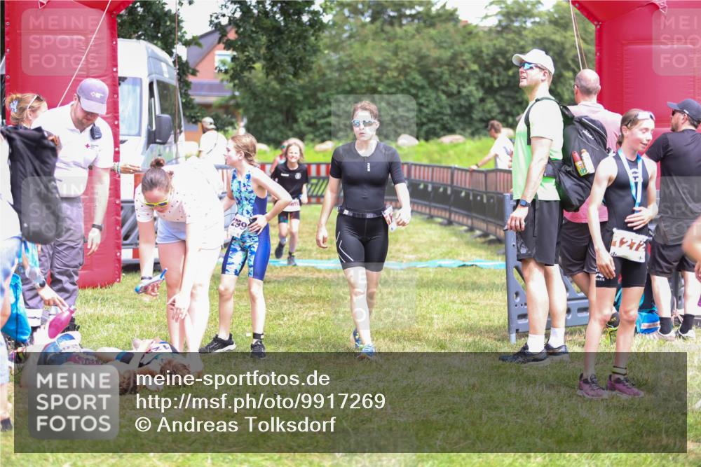 21.06.2026 - 29. Vierlanden-Triathlon Andreas Tolksdorf http://msf.ph/oto/9917269 21.06.2026 15:08:51 Ziel 1231, 1254, 1297 meine-sportfotos.de