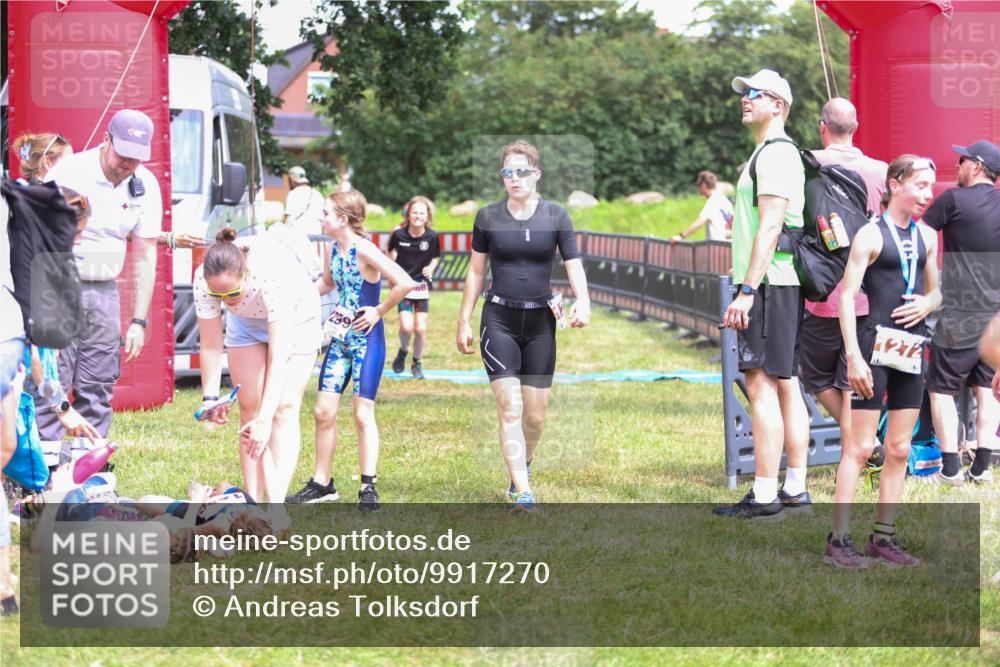 21.06.2026 - 29. Vierlanden-Triathlon Andreas Tolksdorf http://msf.ph/oto/9917270 21.06.2026 15:08:51 Ziel 1231, 1254, 1297 meine-sportfotos.de