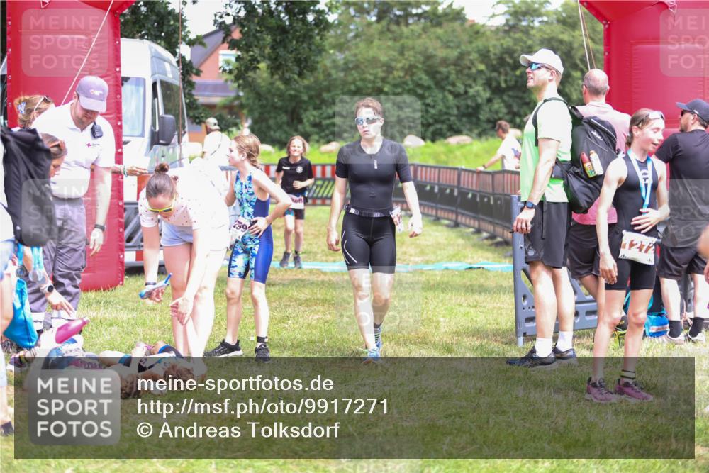 21.06.2026 - 29. Vierlanden-Triathlon Andreas Tolksdorf http://msf.ph/oto/9917271 21.06.2026 15:08:51 Ziel 1231, 1254, 1297 meine-sportfotos.de