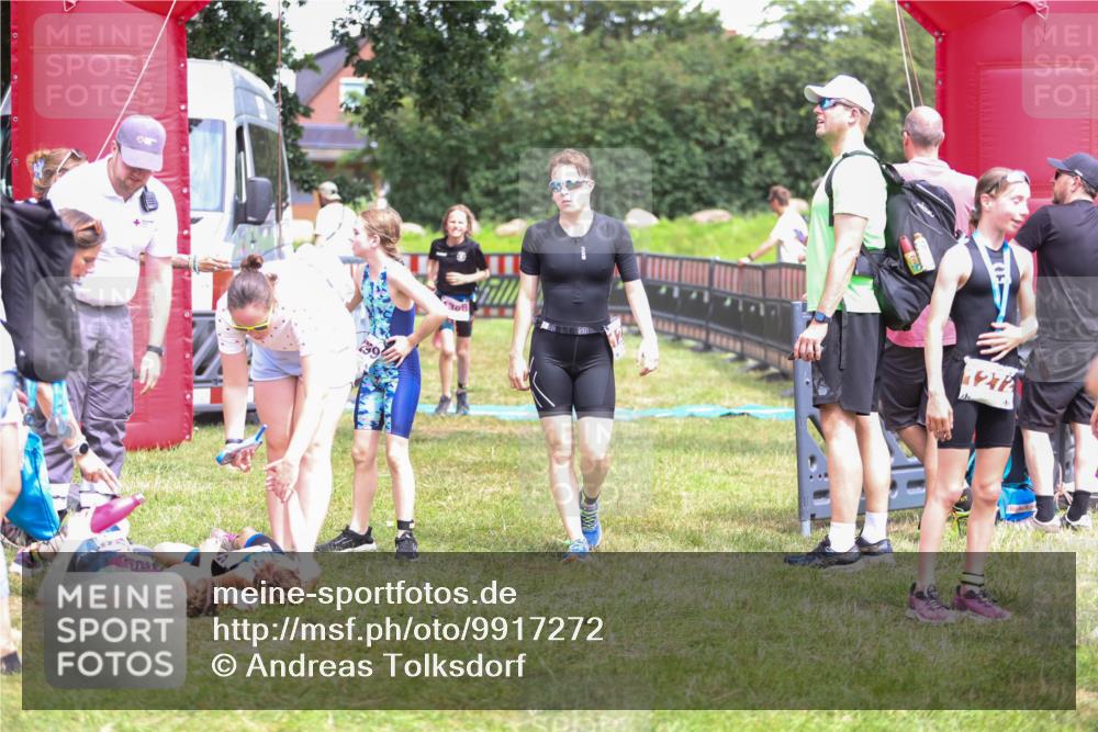 21.06.2026 - 29. Vierlanden-Triathlon Andreas Tolksdorf http://msf.ph/oto/9917272 21.06.2026 15:08:51 Ziel 1231, 1254, 1297 meine-sportfotos.de