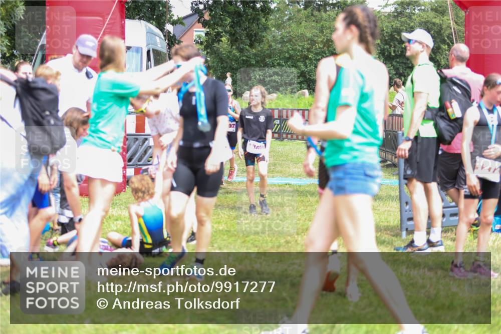 21.06.2026 - 29. Vierlanden-Triathlon Andreas Tolksdorf http://msf.ph/oto/9917277 21.06.2026 15:08:54 Ziel 1254, 1297 meine-sportfotos.de