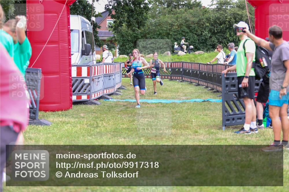 21.06.2026 - 29. Vierlanden-Triathlon Andreas Tolksdorf http://msf.ph/oto/9917318 21.06.2026 15:09:49 Ziel 1293, 1319, 1322 meine-sportfotos.de