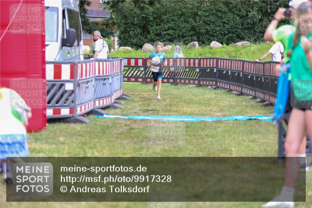 21.06.2026 - 29. Vierlanden-Triathlon Andreas Tolksdorf http://msf.ph/oto/9917328 21.06.2026 15:10:09 Ziel 1282 meine-sportfotos.de