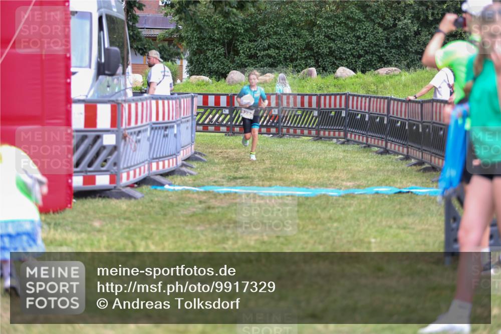21.06.2026 - 29. Vierlanden-Triathlon Andreas Tolksdorf http://msf.ph/oto/9917329 21.06.2026 15:10:09 Ziel 1282 meine-sportfotos.de