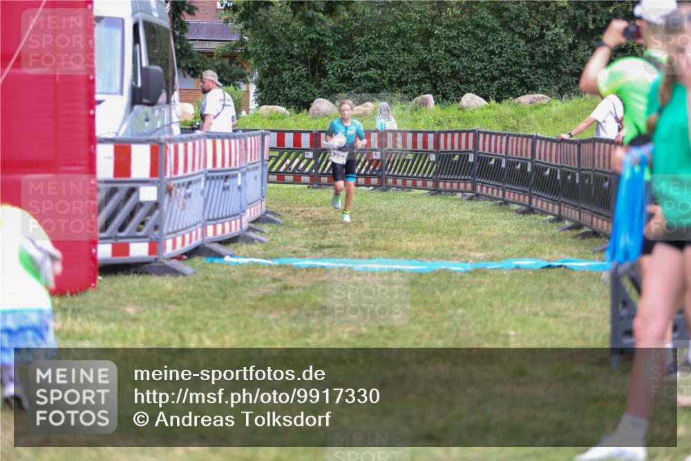 21.06.2026 - 29. Vierlanden-Triathlon Andreas Tolksdorf http://msf.ph/oto/9917330 21.06.2026 15:10:09 Ziel 1282 meine-sportfotos.de