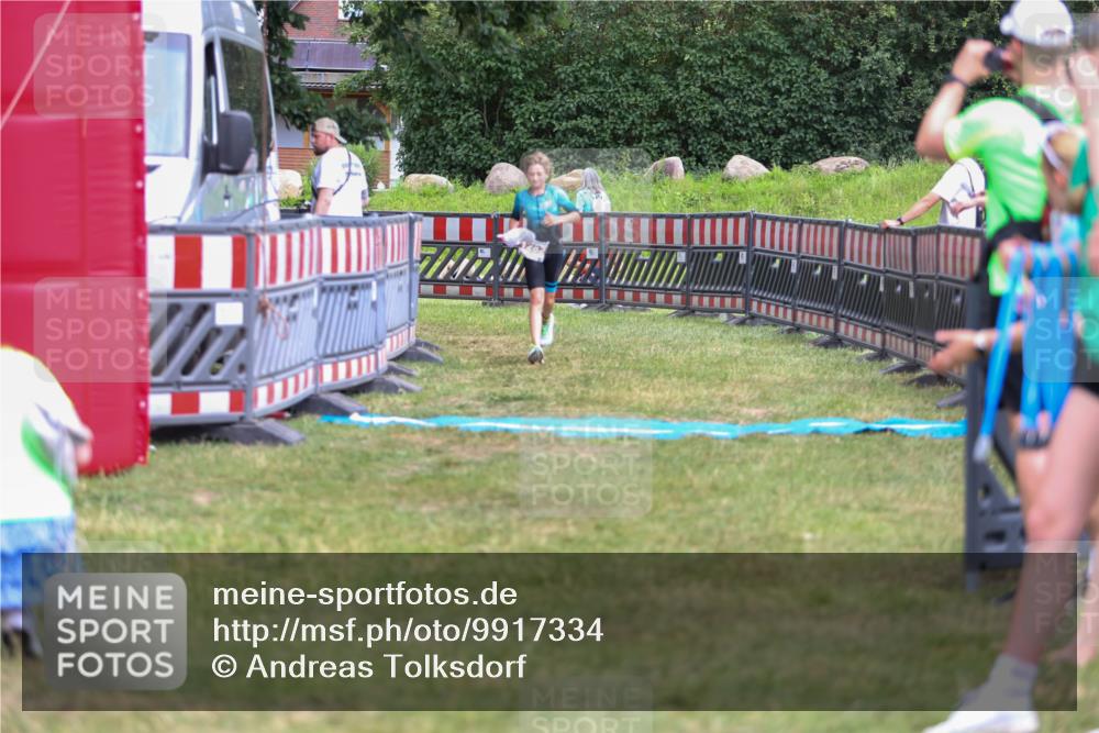 21.06.2026 - 29. Vierlanden-Triathlon Andreas Tolksdorf http://msf.ph/oto/9917334 21.06.2026 15:10:09 Ziel 1282 meine-sportfotos.de