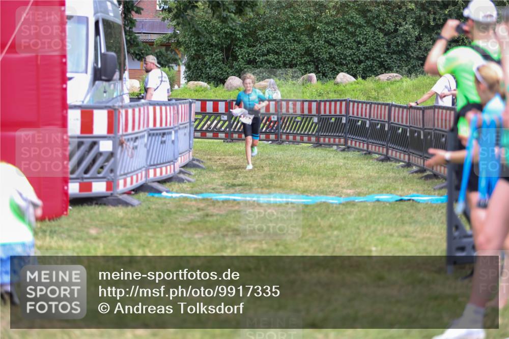 21.06.2026 - 29. Vierlanden-Triathlon Andreas Tolksdorf http://msf.ph/oto/9917335 21.06.2026 15:10:09 Ziel 1282 meine-sportfotos.de