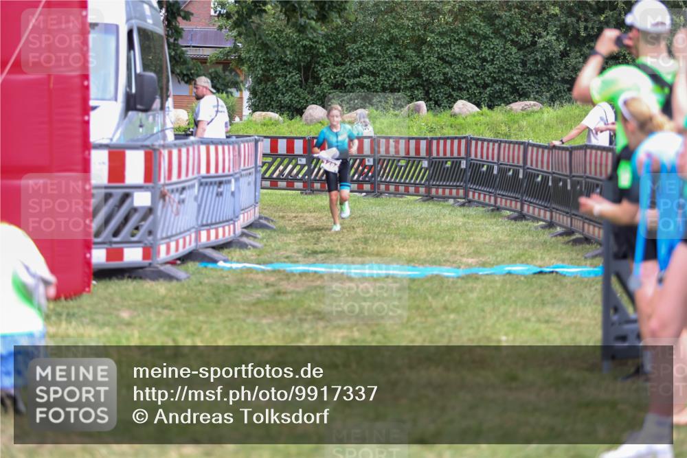 21.06.2026 - 29. Vierlanden-Triathlon Andreas Tolksdorf http://msf.ph/oto/9917337 21.06.2026 15:10:09 Ziel 1282 meine-sportfotos.de