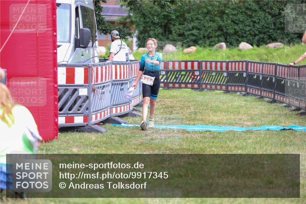 21.06.2026 - 29. Vierlanden-Triathlon Andreas Tolksdorf http://msf.ph/oto/9917345 21.06.2026 15:10:12 Ziel 1282 meine-sportfotos.de