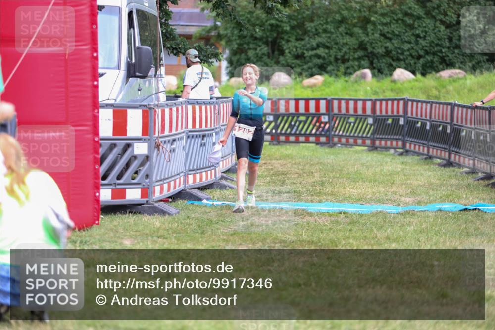 21.06.2026 - 29. Vierlanden-Triathlon Andreas Tolksdorf http://msf.ph/oto/9917346 21.06.2026 15:10:12 Ziel 1282 meine-sportfotos.de