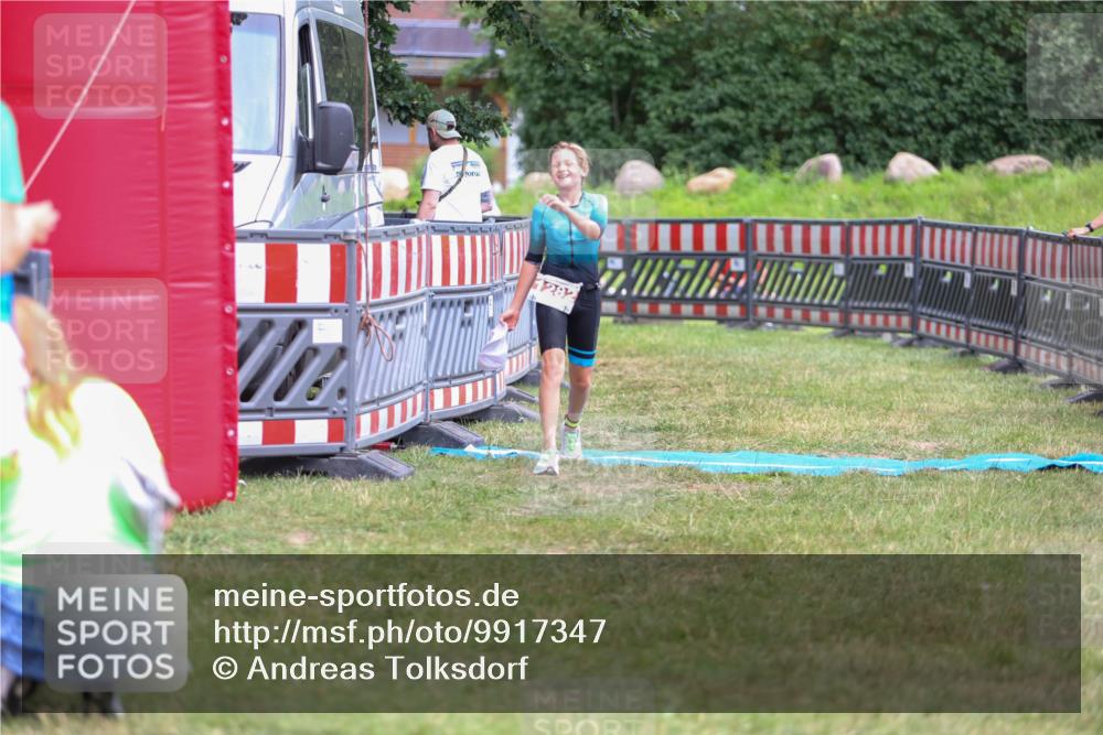 21.06.2026 - 29. Vierlanden-Triathlon Andreas Tolksdorf http://msf.ph/oto/9917347 21.06.2026 15:10:12 Ziel 1282 meine-sportfotos.de