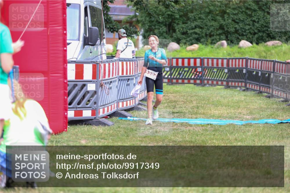 21.06.2026 - 29. Vierlanden-Triathlon Andreas Tolksdorf http://msf.ph/oto/9917349 21.06.2026 15:10:12 Ziel 1282 meine-sportfotos.de