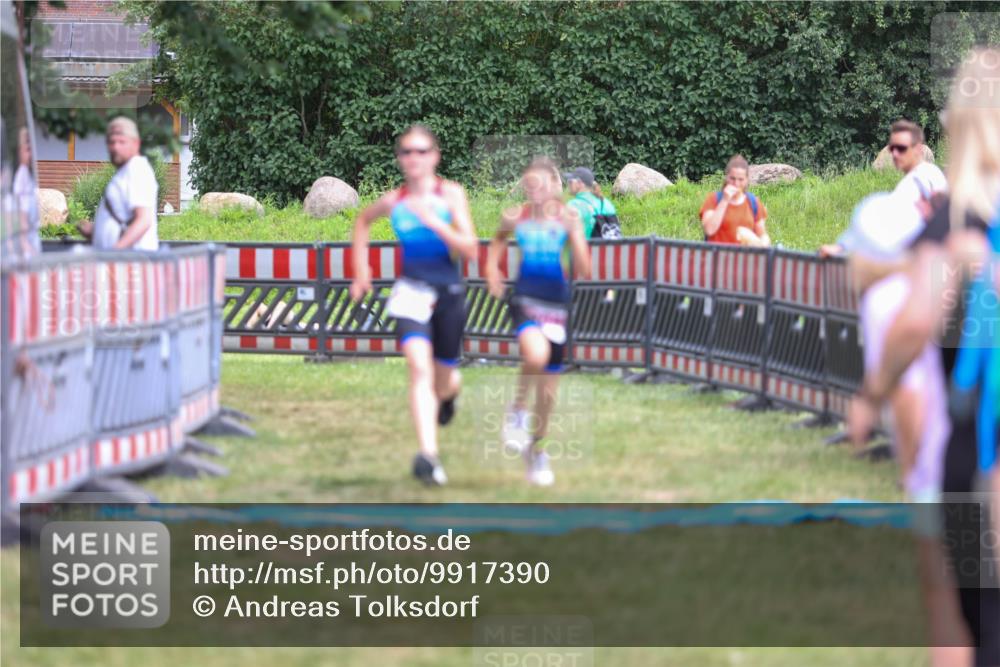 21.06.2026 - 29. Vierlanden-Triathlon Andreas Tolksdorf http://msf.ph/oto/9917390 21.06.2026 15:10:43 Ziel 1233, 1267, 1273, 1304, 1305 meine-sportfotos.de