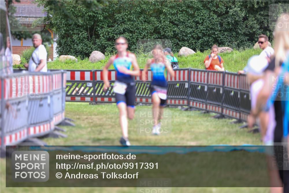 21.06.2026 - 29. Vierlanden-Triathlon Andreas Tolksdorf http://msf.ph/oto/9917391 21.06.2026 15:10:43 Ziel 1233, 1267, 1273, 1304, 1305 meine-sportfotos.de