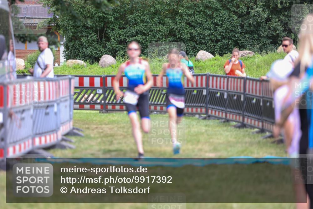 21.06.2026 - 29. Vierlanden-Triathlon Andreas Tolksdorf http://msf.ph/oto/9917392 21.06.2026 15:10:43 Ziel 1233, 1267, 1273, 1304, 1305 meine-sportfotos.de