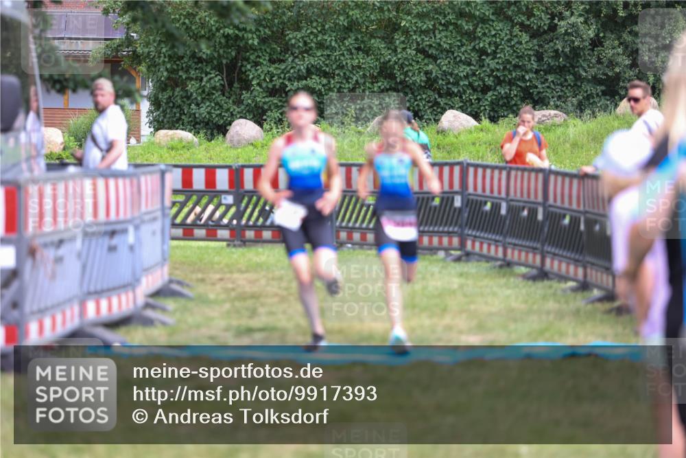 21.06.2026 - 29. Vierlanden-Triathlon Andreas Tolksdorf http://msf.ph/oto/9917393 21.06.2026 15:10:43 Ziel 1233, 1267, 1273, 1304, 1305 meine-sportfotos.de