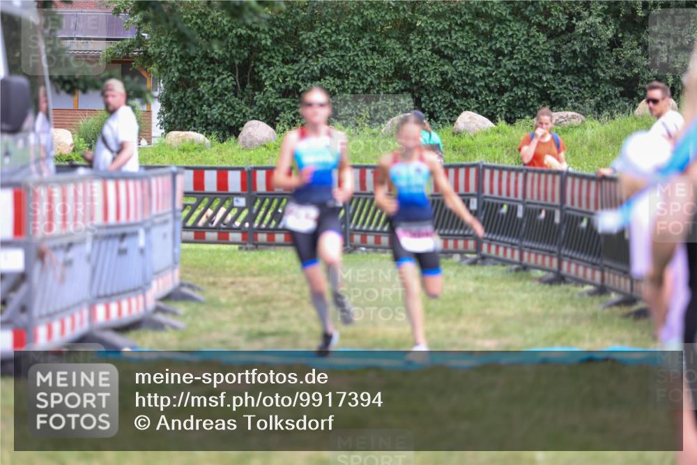 21.06.2026 - 29. Vierlanden-Triathlon Andreas Tolksdorf http://msf.ph/oto/9917394 21.06.2026 15:10:43 Ziel 1233, 1267, 1273, 1304, 1305 meine-sportfotos.de