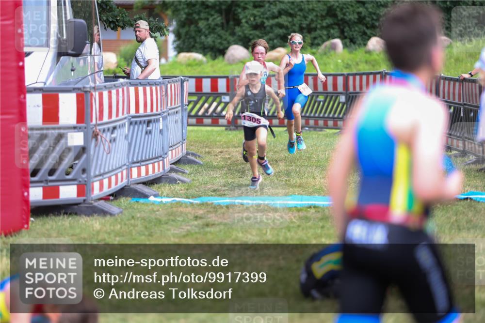 21.06.2026 - 29. Vierlanden-Triathlon Andreas Tolksdorf http://msf.ph/oto/9917399 21.06.2026 15:10:49 Ziel 1233, 1267, 1273, 1304, 1305, 1311, 1321 meine-sportfotos.de