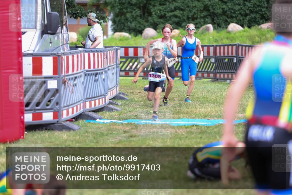 21.06.2026 - 29. Vierlanden-Triathlon Andreas Tolksdorf http://msf.ph/oto/9917403 21.06.2026 15:10:50 Ziel 1233, 1273, 1305, 1311, 1321 meine-sportfotos.de
