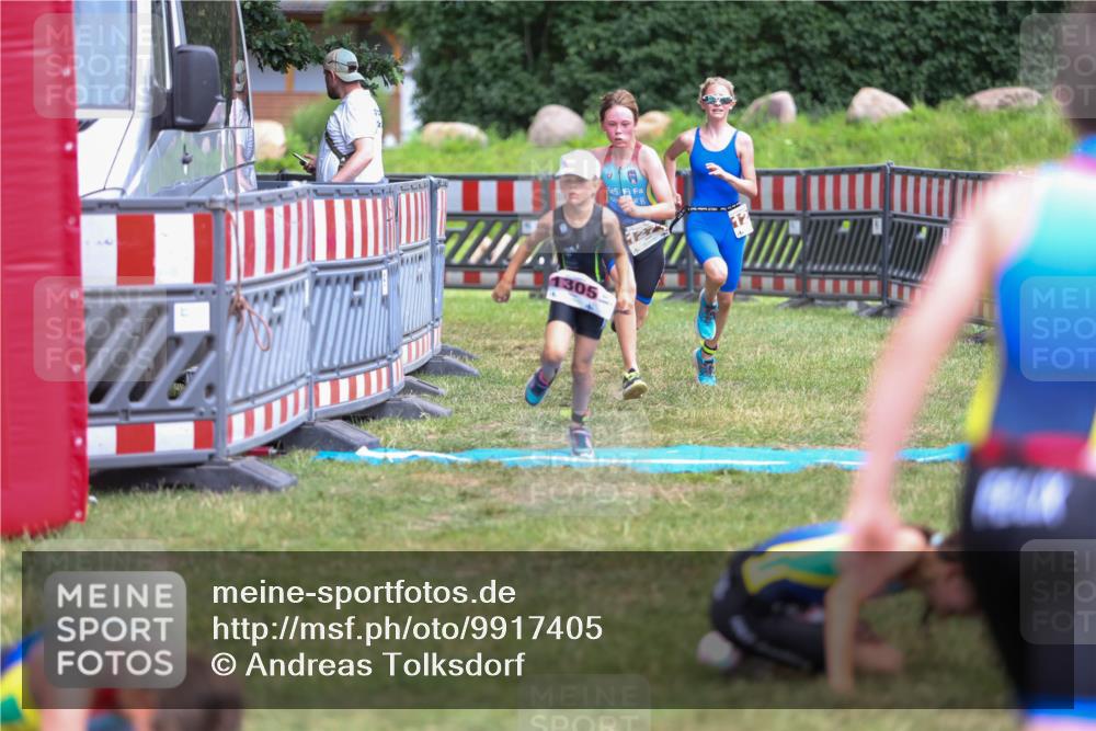 21.06.2026 - 29. Vierlanden-Triathlon Andreas Tolksdorf http://msf.ph/oto/9917405 21.06.2026 15:10:50 Ziel 1233, 1273, 1305, 1311, 1321 meine-sportfotos.de