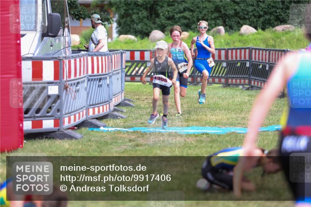 21.06.2026 - 29. Vierlanden-Triathlon Andreas Tolksdorf http://msf.ph/oto/9917406 21.06.2026 15:10:50 Ziel 1233, 1273, 1305, 1311, 1321 meine-sportfotos.de