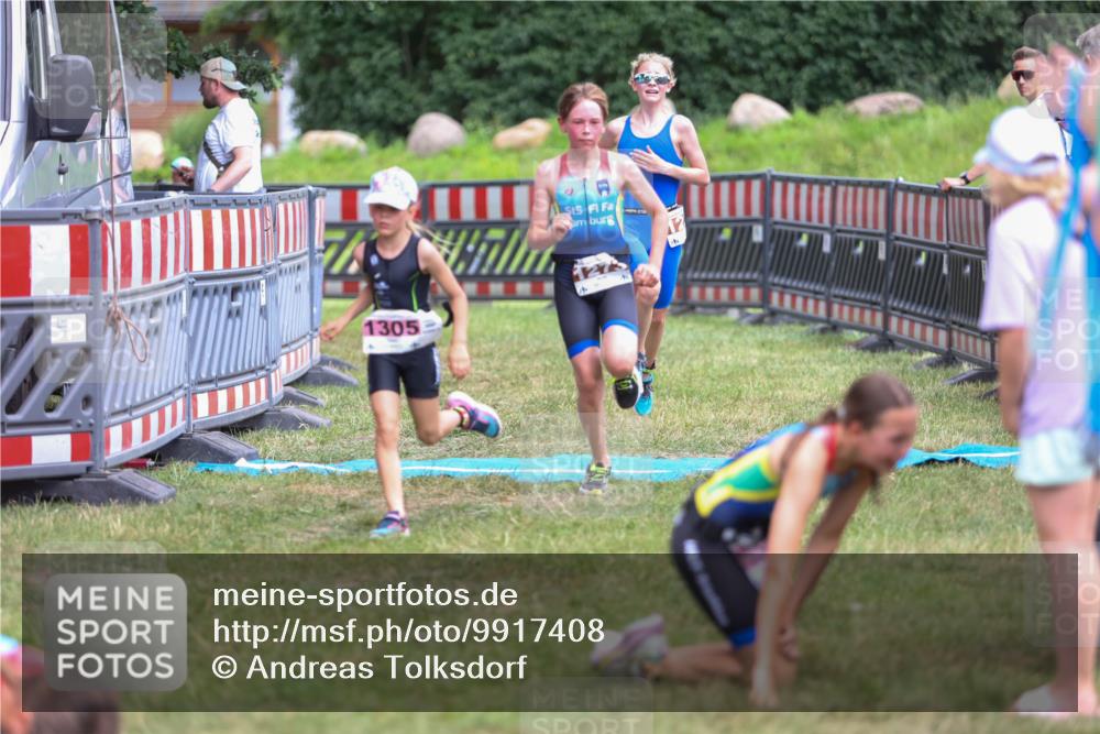 21.06.2026 - 29. Vierlanden-Triathlon Andreas Tolksdorf http://msf.ph/oto/9917408 21.06.2026 15:10:50 Ziel 1233, 1273, 1305, 1311, 1321 meine-sportfotos.de