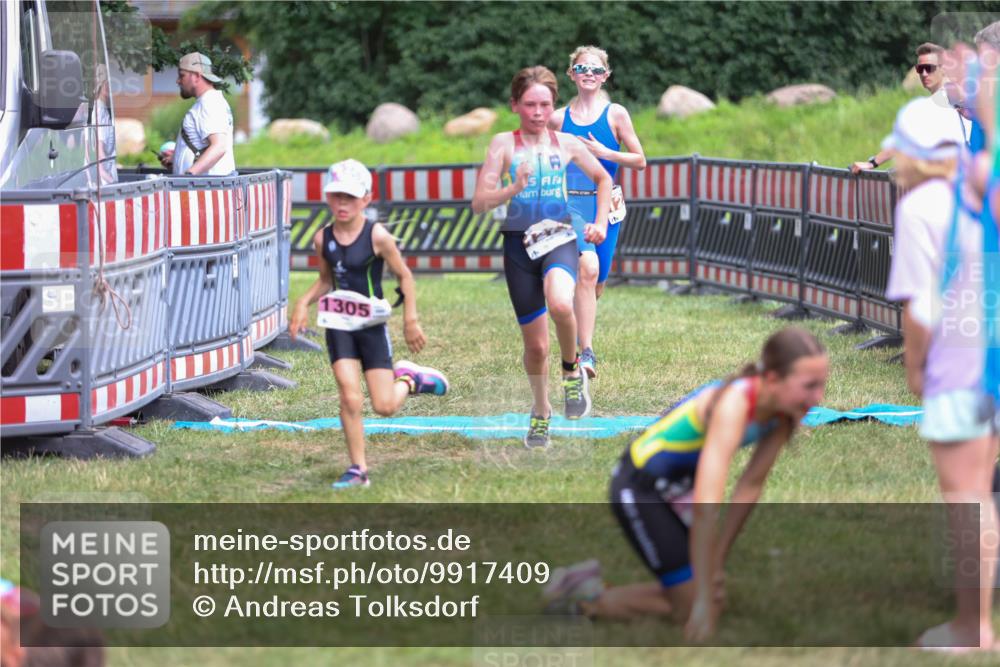 21.06.2026 - 29. Vierlanden-Triathlon Andreas Tolksdorf http://msf.ph/oto/9917409 21.06.2026 15:10:51 Ziel 1233, 1273, 1305, 1311, 1321 meine-sportfotos.de