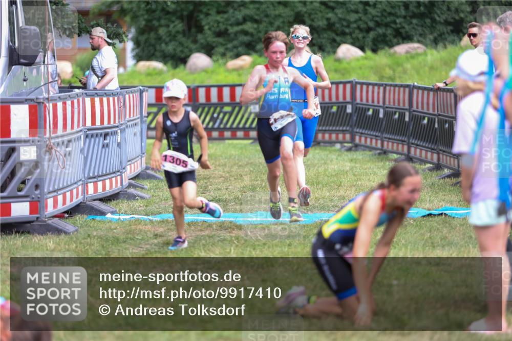 21.06.2026 - 29. Vierlanden-Triathlon Andreas Tolksdorf http://msf.ph/oto/9917410 21.06.2026 15:10:51 Ziel 1233, 1273, 1305, 1311, 1321 meine-sportfotos.de