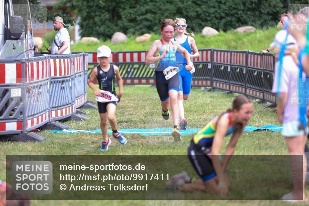 21.06.2026 - 29. Vierlanden-Triathlon Andreas Tolksdorf http://msf.ph/oto/9917411 21.06.2026 15:10:51 Ziel 1233, 1273, 1305, 1311, 1321 meine-sportfotos.de
