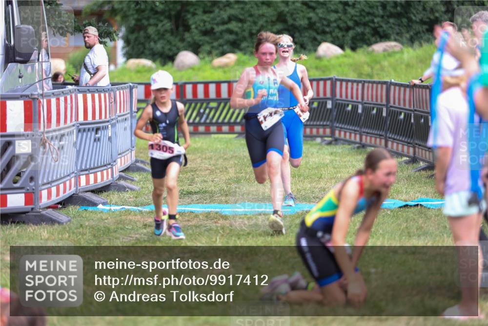 21.06.2026 - 29. Vierlanden-Triathlon Andreas Tolksdorf http://msf.ph/oto/9917412 21.06.2026 15:10:51 Ziel 1233, 1273, 1305, 1311, 1321 meine-sportfotos.de