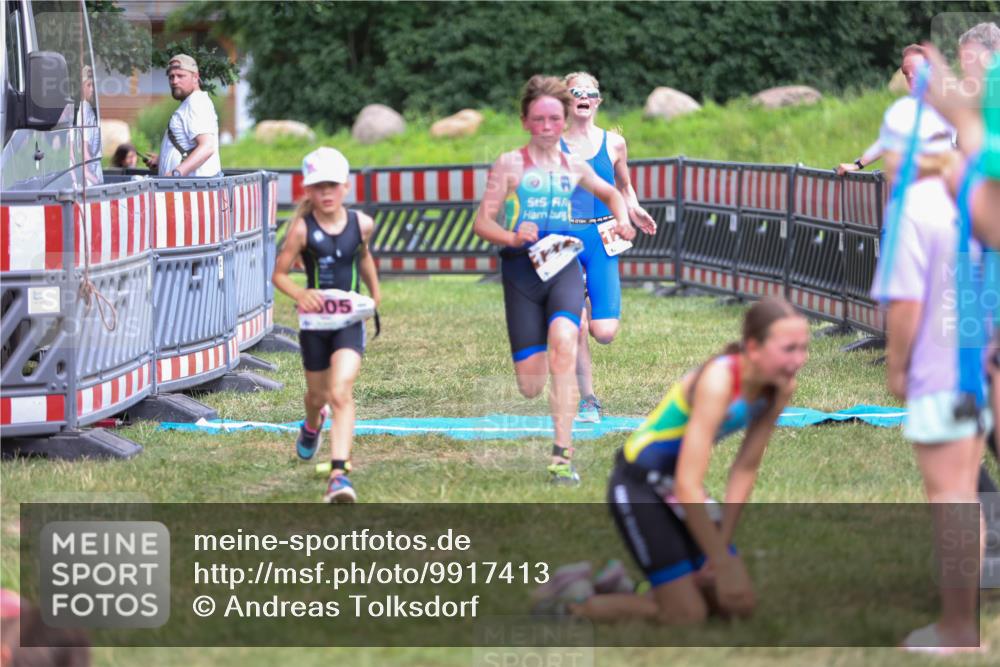 21.06.2026 - 29. Vierlanden-Triathlon Andreas Tolksdorf http://msf.ph/oto/9917413 21.06.2026 15:10:51 Ziel 1233, 1273, 1305, 1311, 1321 meine-sportfotos.de