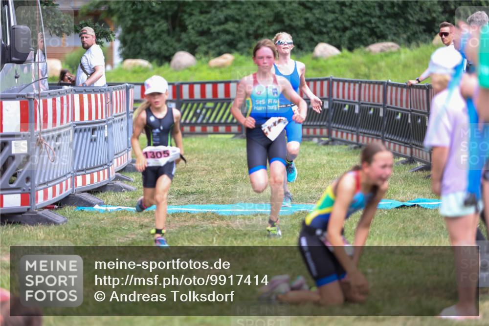 21.06.2026 - 29. Vierlanden-Triathlon Andreas Tolksdorf http://msf.ph/oto/9917414 21.06.2026 15:10:51 Ziel 1233, 1273, 1305, 1311, 1321 meine-sportfotos.de
